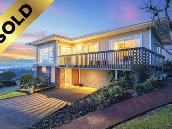 2 Shearwater Rise, Rothesay Bay, Auckland