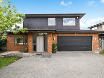 16H Lincoln Road, Henderson, Auckland