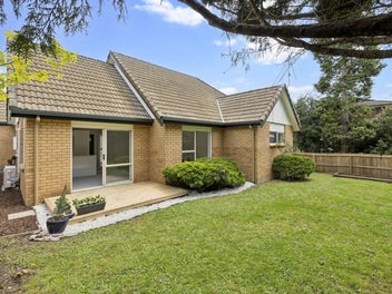 2/55 Moore Street, Howick, Auckland