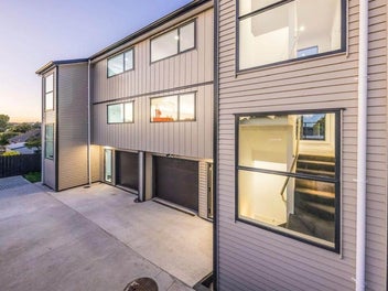 31B Waddell Avenue, Point England, Auckland