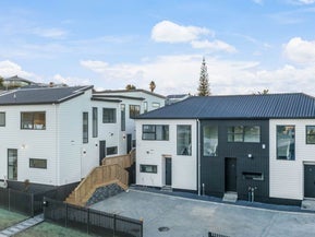 2/15 Locket Road, Glenfield, Auckland