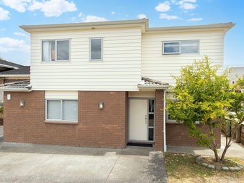 2A Kyeemagh Street, Botany Downs, Auckland