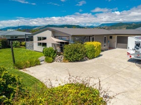 25 Wanderers Avenue, Brightwater