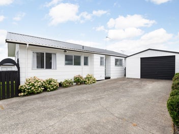 8B Huia Avenue, Forest Lake, Hamilton