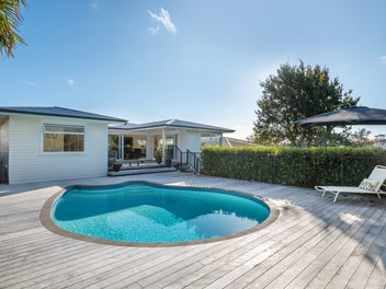 25 Catalina Crescent, Forrest Hill, Auckland
