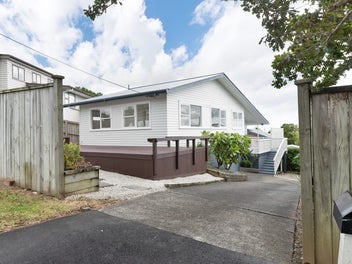 8 Hauraki Crescent, Pinehill, Auckland