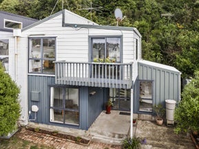 5A Kerr Grove, Johnsonville, Wellington