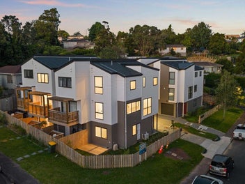 1/2 Glenbervie Crescent, Massey, Auckland