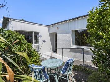 85B Te Kawa Road, Greenlane, Auckland