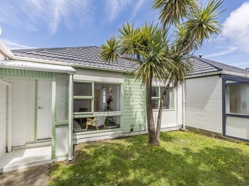 2/102 Endeavour Street, Lyall Bay, Wellington