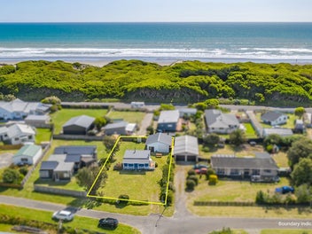 10 Mahuri Street, Himatangi Beach