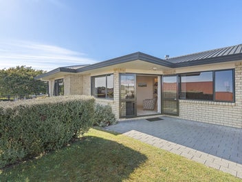 6 Ash Place, Whalers Gate, New Plymouth
