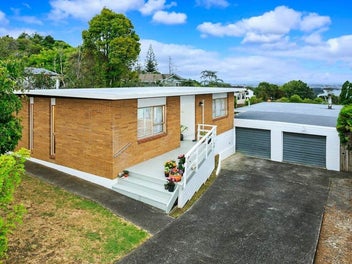 1/4 Lynn Road, Bayview, Auckland