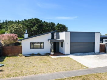 28 Sandown Avenue, HIMATANGI BEACH, FOXTON