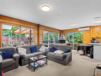 46 Easton Park Parade, Glenfield, Auckland