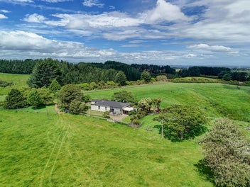 1173 Karahaki Road, Waverley, Waverley