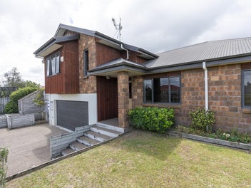 2 Thomson Avenue, Dinsdale, Hamilton