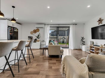 2/62 Cabourne Drive, Glenview, Hamilton