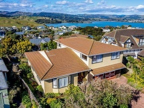 8 Tregony Place, Camborne, Porirua