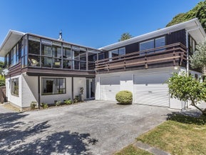 19 Greyfriars Crescent, Tawa, Wellington