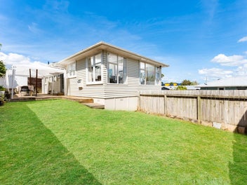 8A Harrington Road, Henderson, Auckland