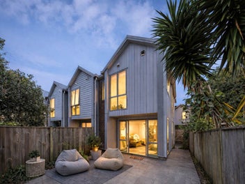 3/2B Walsall Street, Avondale, Auckland