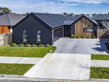 24 Nathaniel Archer Street, Woodend, Woodend