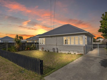 22 Oram Avenue, New Brighton, Christchurch