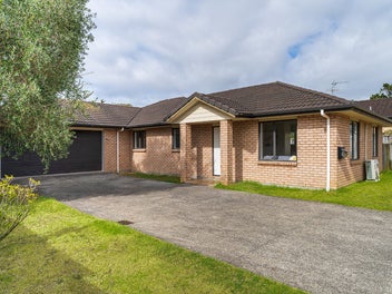 14 Cade Place, Weymouth, Auckland