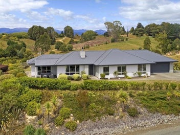 59 Redvale Road, Redwood Valley
