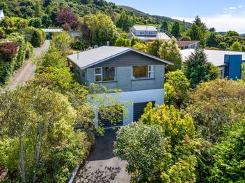 10 Larkins Street, Helensburgh, Dunedin