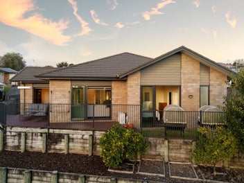22 Pointon Glade, Grandview Heights, Hamilton