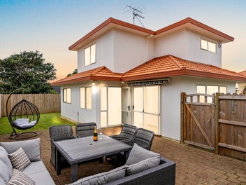 2/1 Mossop Rise, Glenfield, Auckland