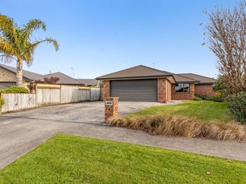 11 Cleveland Heights, Kelvin Grove, Palmerston North