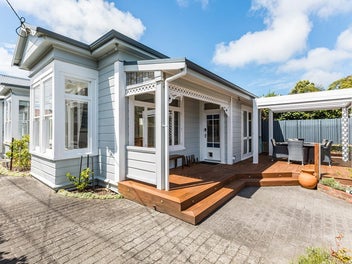 21 Farm Road, Northland, Wellington