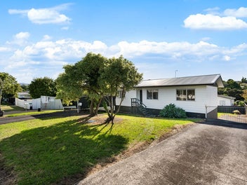 102 Borich Road, Sunnyvale, Auckland