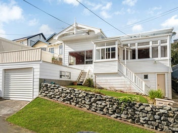 18 Woburn Road, Northland, Wellington