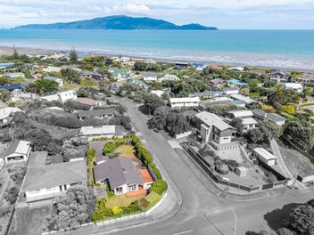 10 Jane Street, Waikanae Beach, Waikanae