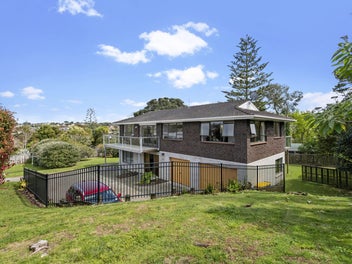 48A Woodlands Crescent, Browns Bay, Auckland