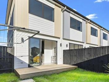 2/101 Botany Road, Botany Downs, Auckland