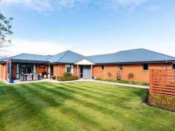 8 Gwen Place, Redwood, Christchurch