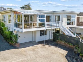 21 Stapleford Crescent, Browns Bay, Auckland