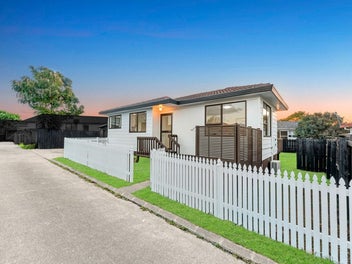 2/14 Etherton Drive, Weymouth, Auckland