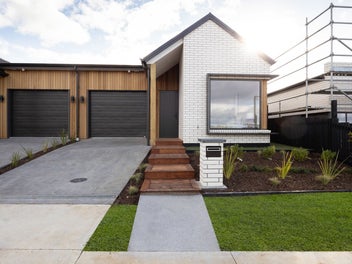 2/8 Lumino Terrace, Peacocke, Hamilton