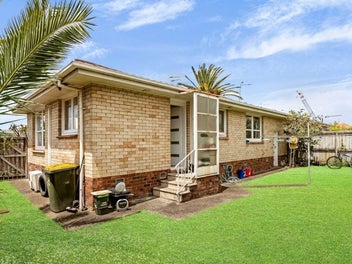 2/15 Ti Rakau Drive, Pakuranga, Auckland