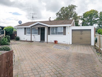 15B Sandalwood Drive, Dinsdale, Hamilton