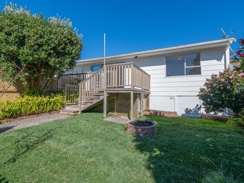 2/36A Sunnynook Road, Sunnynook, Auckland