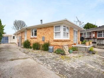 8 Robert Grigg Place, Hamilton East, Hamilton