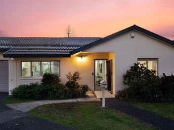 8 Lockington Avenue, Henderson, Auckland