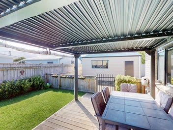 100A Queen Street West, Levin, Levin